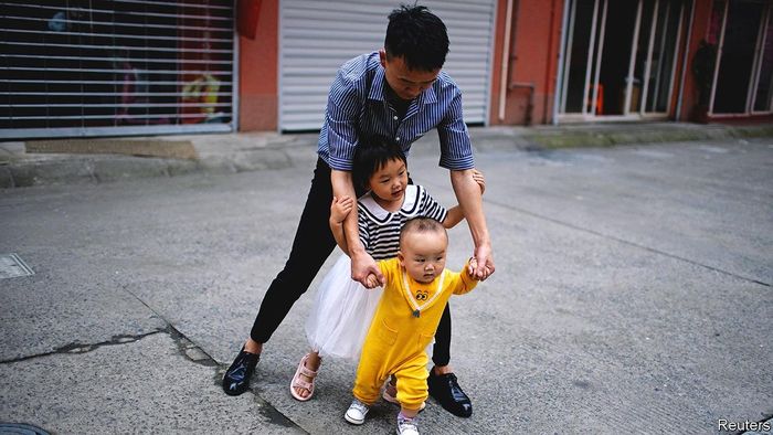  Tỷ lệ sinh tại Trung Quốc chạm mức 6,77 ca sinh trên 1.000 người vào năm 2022, thấp nhất kể từ năm 1949. Ảnh: Reuters. 