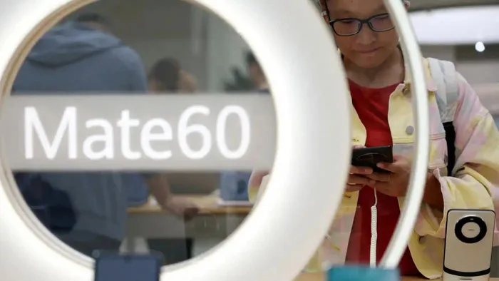 Huawei Mate 60 Pro được phát hành cho thị trường Trung Quốc. (Ảnh: Reuters)