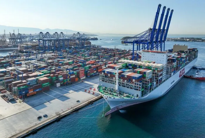  Siêu tàu container cập cảng Piraeus ở Hy Lạp ngày 10/7/2023. (Ảnh: THX/TTXVN) 