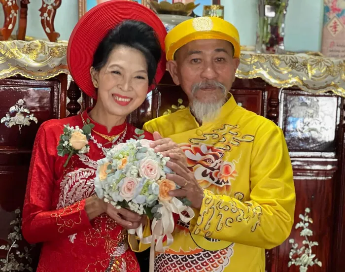 Ông Văn Tuấn và bà Kim Nhàn làm lễ cưới vào ngày 14/1. Ảnh: Bảo Phan