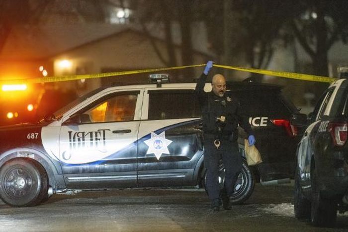 Cảnh sát tại Joliet phong tỏa hiện trường vụ xả súng hôm 21/1. Ảnh AP. 