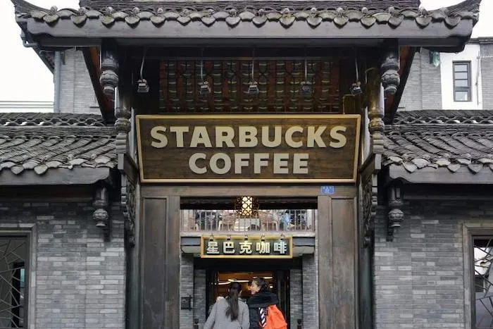 Các cửa hàng đều được xây dựng theo phong cách đặc trưng của Trung Quốc tại những địa điểm sầm uất nhất