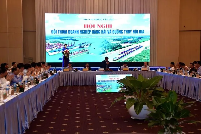  Bộ trưởng Bộ GTVT Nguyễn Văn Thắng chủ trì Hội nghị đối thoại doanh nghiệp trong lĩnh vực hàng hải và đường thủy nội địa năm 2024. 