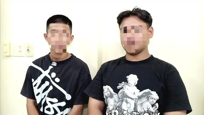  2 thanh thiếu niên ở An Giang bị tạm giữ trong vụ vô cớ chặn đầu xe chém người. Ảnh: CA 
