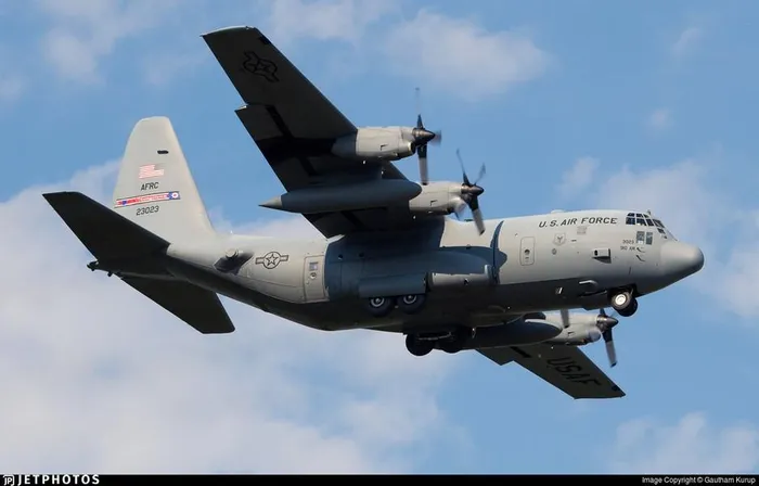 Trước đó, Washington cũng đã chuyển giao 2 máy bay vận tải C-130H của Không quân Mỹ cho Colombia và Chile, và 1 chiếc khác cho Ecuador.