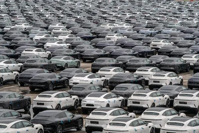  Những chiếc ô tô mới được sản xuất tại nhà máy Trường An ở Trùng Khánh. (Nguồn: Gilles Sabríe, New York Times) 