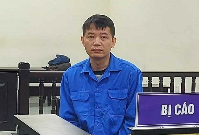 Phạm Hữu Tuấn bị đưa ra xét xử tại tòa.