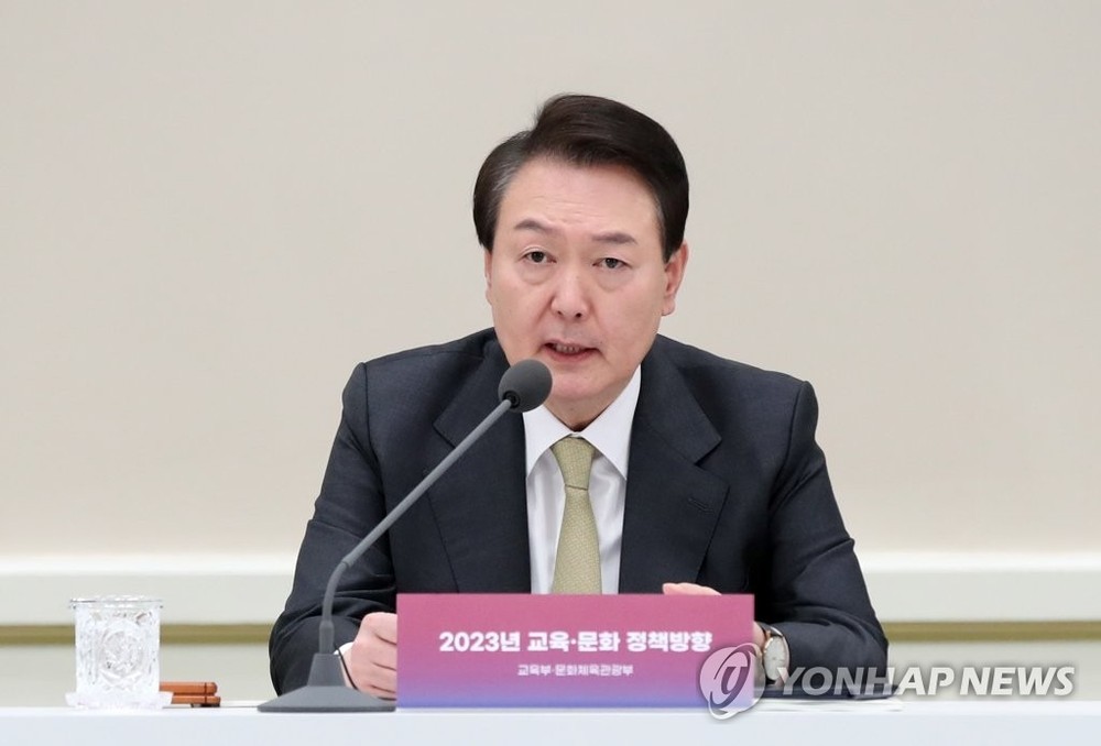 Tổng thống Yoon Suk-yeol nói Hàn Quốc có thể sở hữu vũ khí hạt nhân ảnh 1