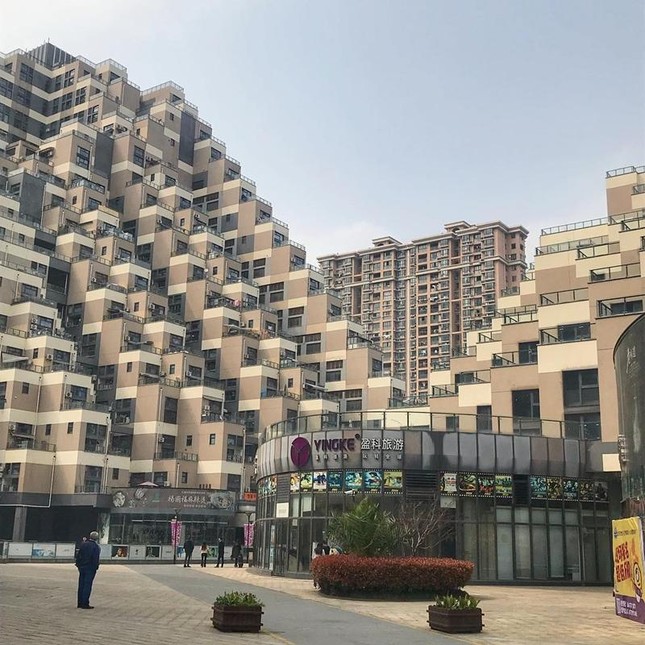 Chung cư Kim Tự Tháp Côn Sơn (Trung Quốc): Kiến trúc như viên thạch rau câu cà phê khổng lồ ảnh 3