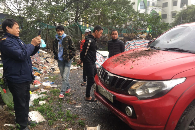 Xác minh vụ chậu hoa từ tầng cao chung cư ở Hà Nội rơi trúng ô tô ảnh 1