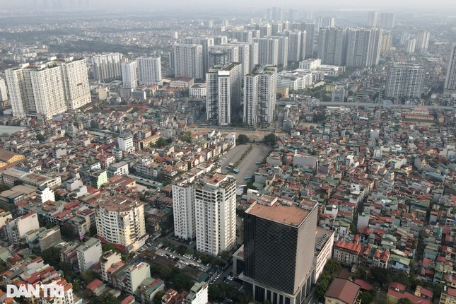 Nhìn rõ từ trên cao đường 'cong mềm mại' lách giữa 2 tòa chung cư ở Hà Nội ảnh 12