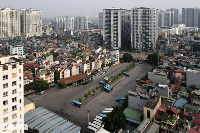 Nhìn rõ từ trên cao đường 'cong mềm mại' lách giữa 2 tòa chung cư ở Hà Nội ảnh 11