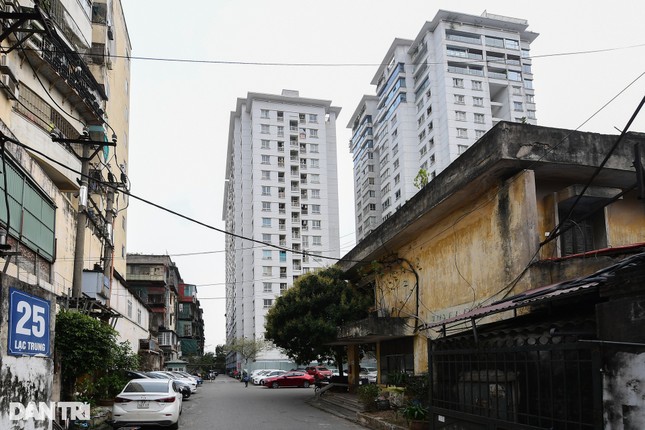 Nhìn rõ từ trên cao đường 'cong mềm mại' lách giữa 2 tòa chung cư ở Hà Nội ảnh 6