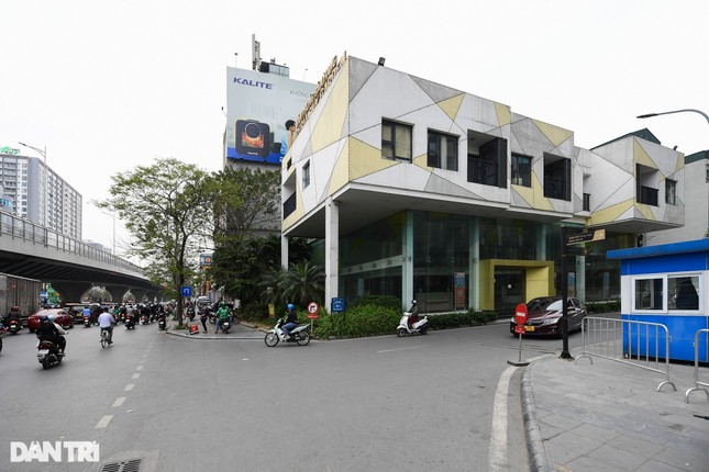 Nhìn rõ từ trên cao đường 'cong mềm mại' lách giữa 2 tòa chung cư ở Hà Nội ảnh 9