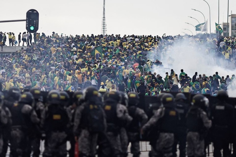 Bạo loạn tại thủ đô Brazil, người biểu tình xông vào Tòa nhà Quốc hội ảnh 1