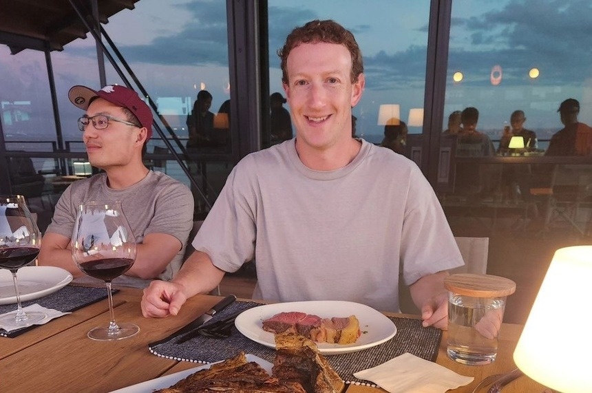 Mark Zuckerberg lam nong dan anh 1