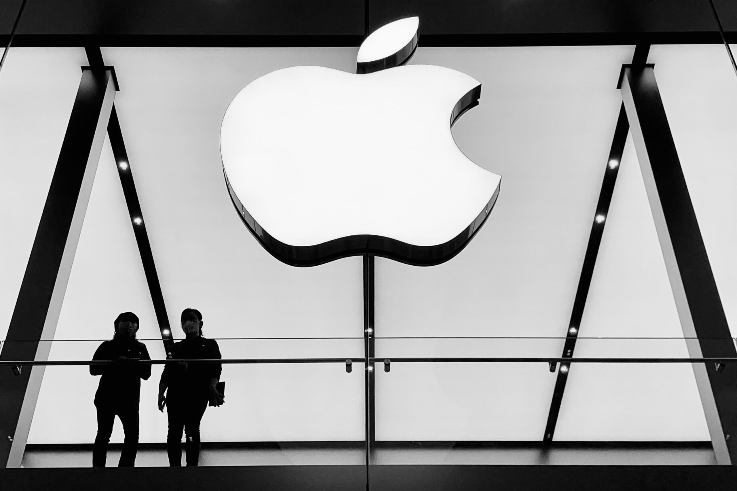 Cổ phiếu Apple đã sụt giảm gần 1% sau khi tờ New York Times đưa tin Bộ Tư pháp Hoa Kỳ đang chuẩn bị một vụ kiện chống độc quyền chống lại Táo khuyết