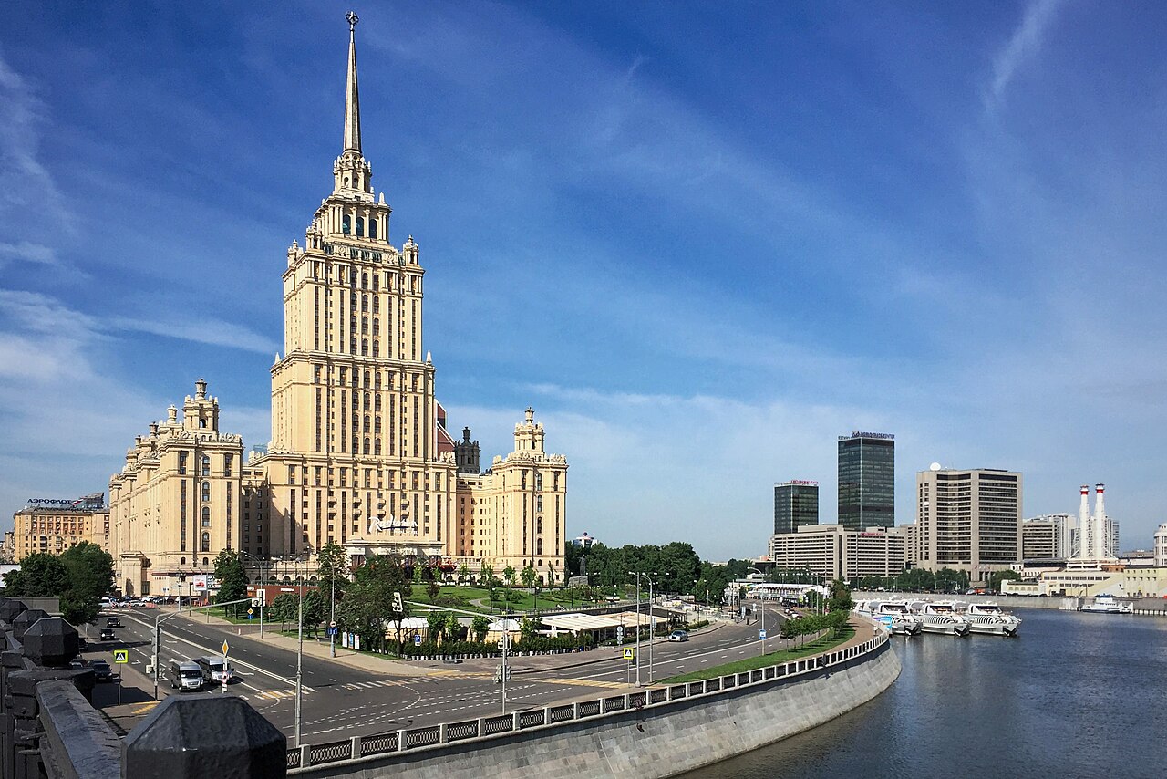 1280px-Moscow%2C_Hotel_Ukraina_%2830585861673%29.jpg