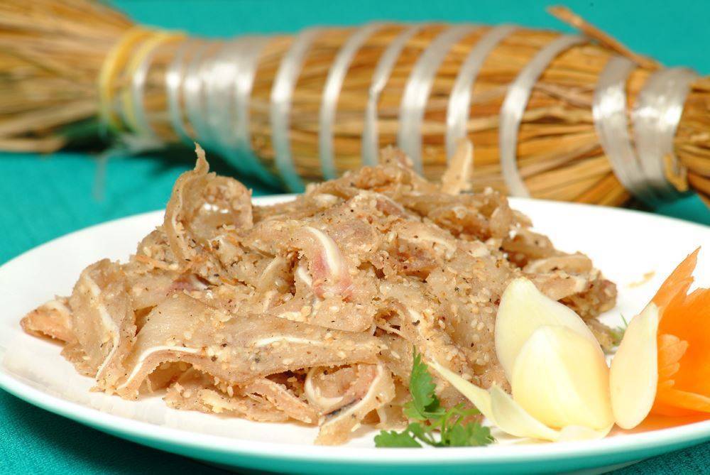 Món ăn 'rẻ bèo' gốc miền Trung được cải biến 'làm mưa làm gió' ở Sài Gòn