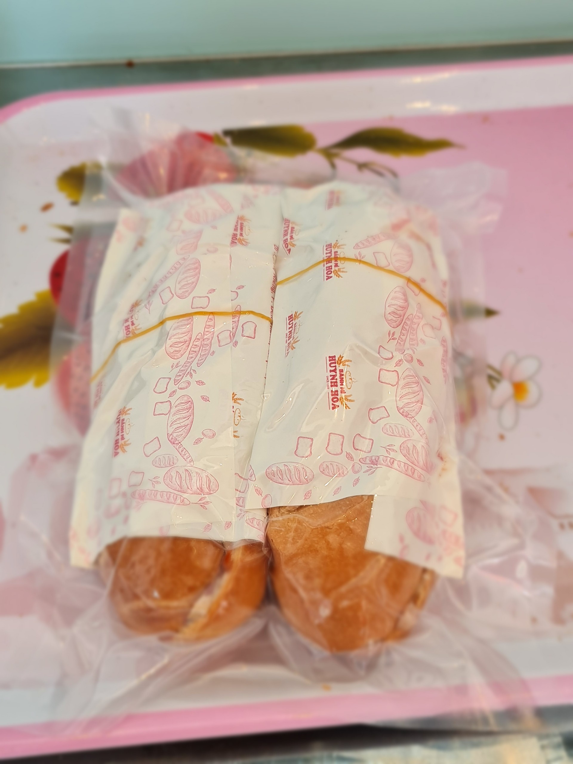 Bánh mì nổi tiếng Sài Gòn ship máy bay ra Hà Nội, giá 100 ngàn/ ổ thực khách vẫn 'mê'