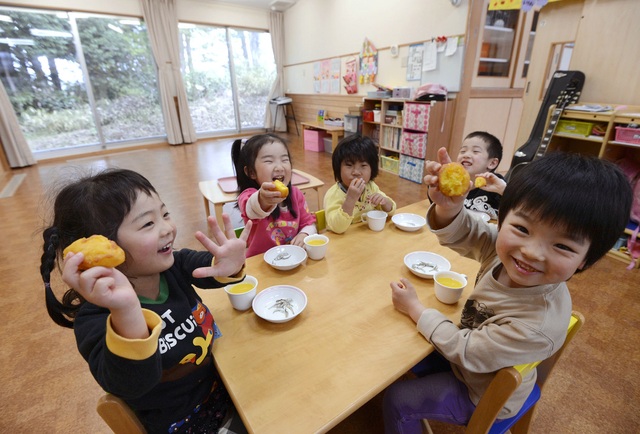 Nhật Bản tăng trợ cấp cho trẻ em - Ảnh 1.