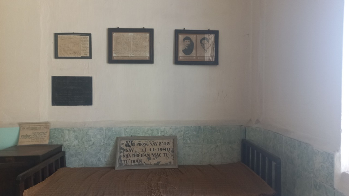Phòng lưu niệm nhà thơ Hàn Mạc Tử với nhiều đồ vật, bút tích được lưu giữ vẹn nguyên