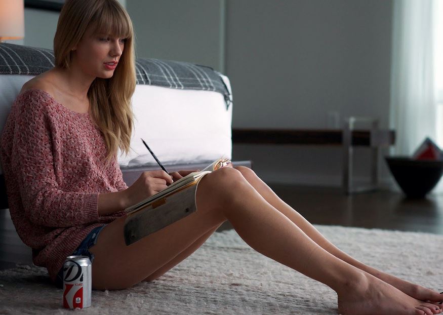 Taylor-Swift-Feet.jpg