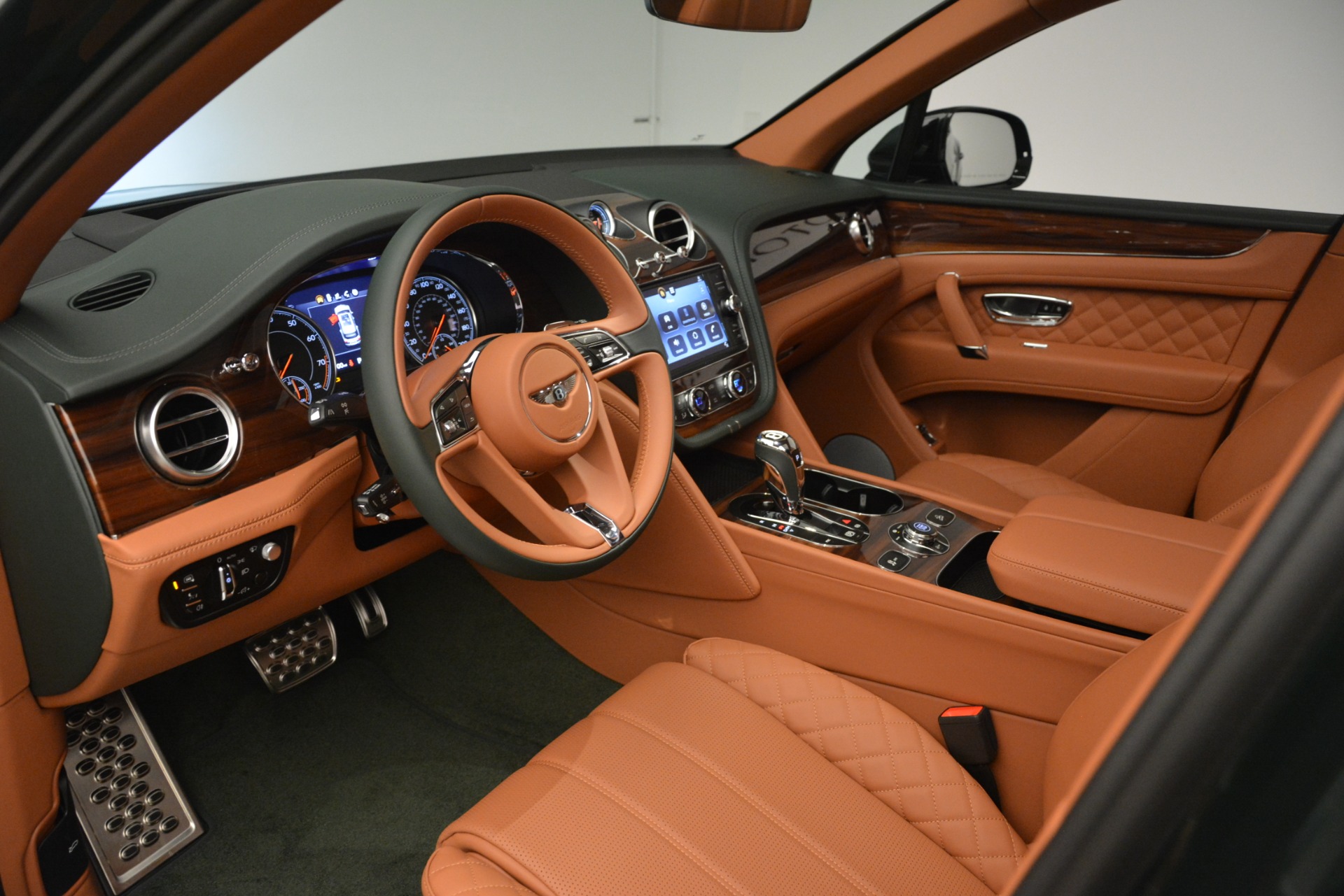 New-2019-Bentley-Bentayga-V8.jpg