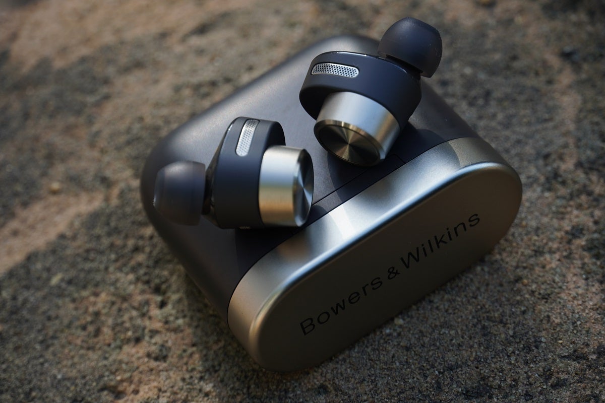 Bowers-and-Wilkins-PI7-on-case.jpg